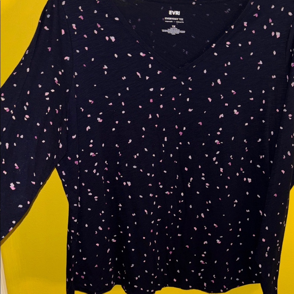 EVRI Navy Blue V-Neck Long Sleeve Top with Pink Speckle Print NWOT - Picture 4 of 4